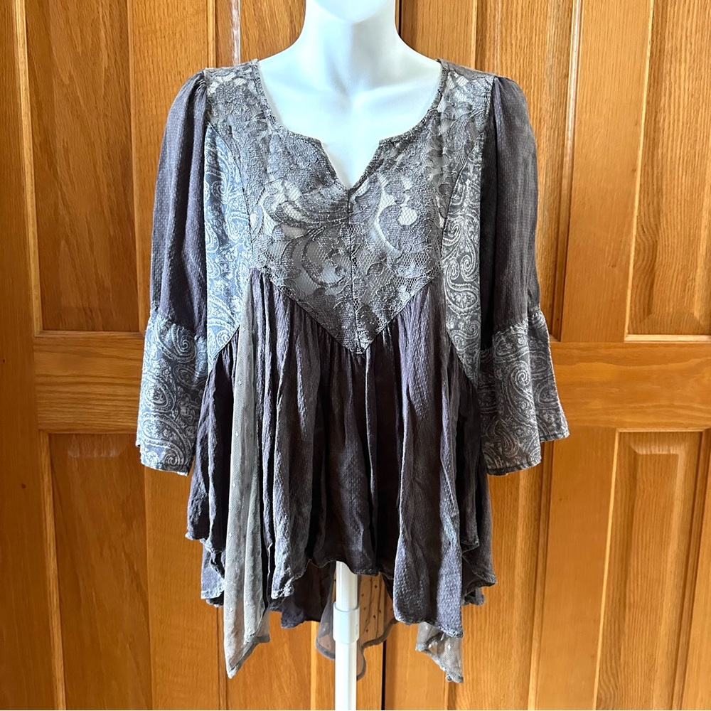 Gimmicks by BKE Babydoll Blouse